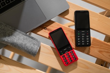 Black and red BlindShell Classic 2 - picture on the table with laptop