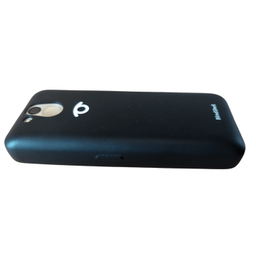 BlindShell classic 3 color arena dorada en funda TPU negra, vista lateral.